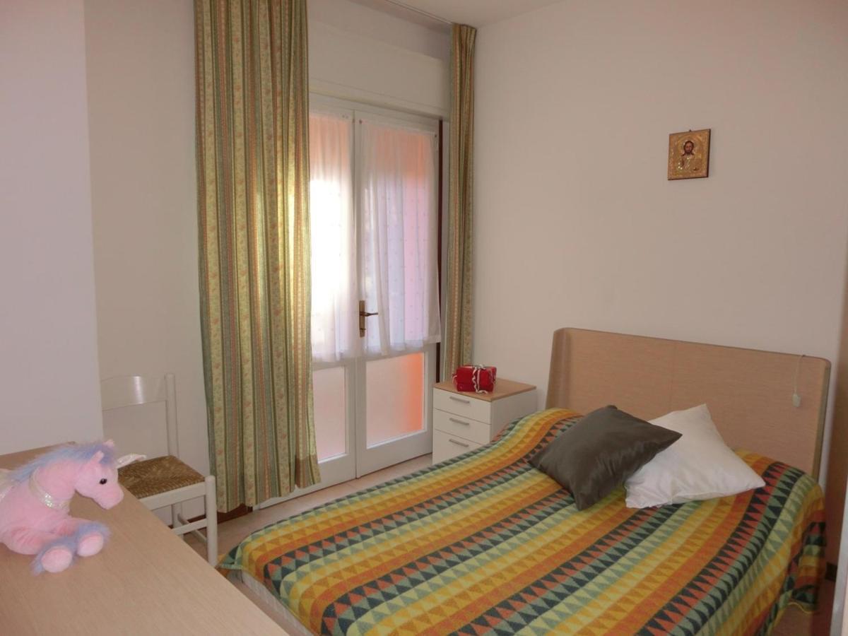 Nice Two-Bedroom Apartment 150M From The Beach ビビオーネ エクステリア 写真