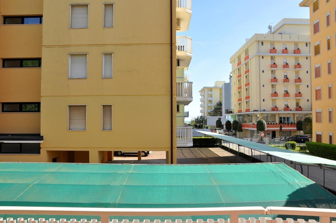 Nice Two-Bedroom Apartment 150M From The Beach ビビオーネ エクステリア 写真