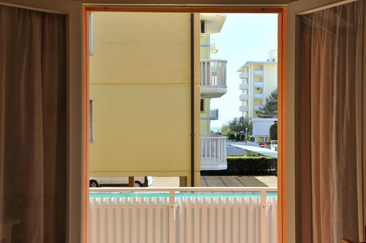 Nice Two-Bedroom Apartment 150M From The Beach ビビオーネ エクステリア 写真